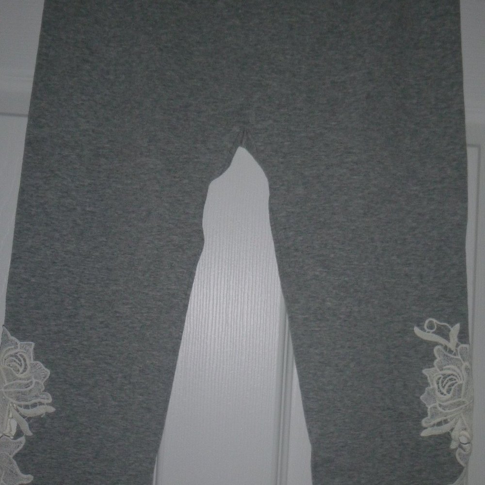 Women's maternity capri's